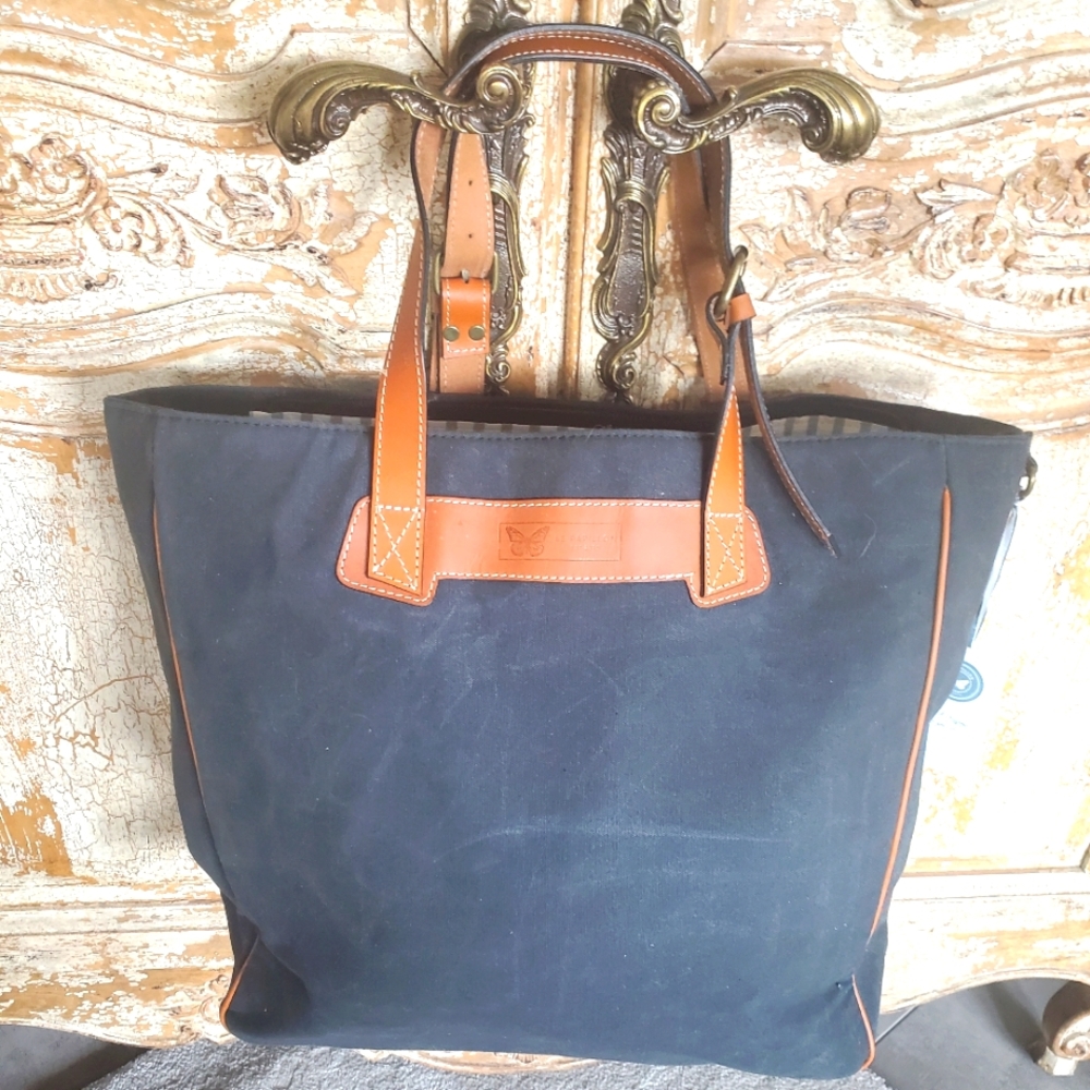 LA PAPILLON Extra Large Black Canvas Tote New with Tags - Picture 3 of 12